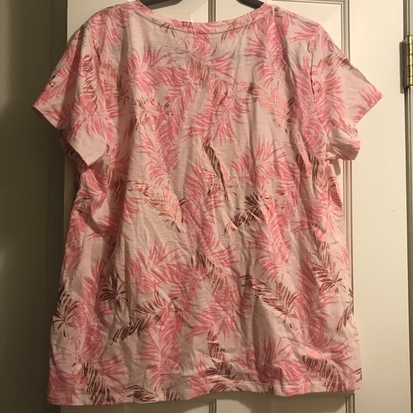 NWOT! Pink Palm Print Vneck T-shirt - Picture 3 of 4